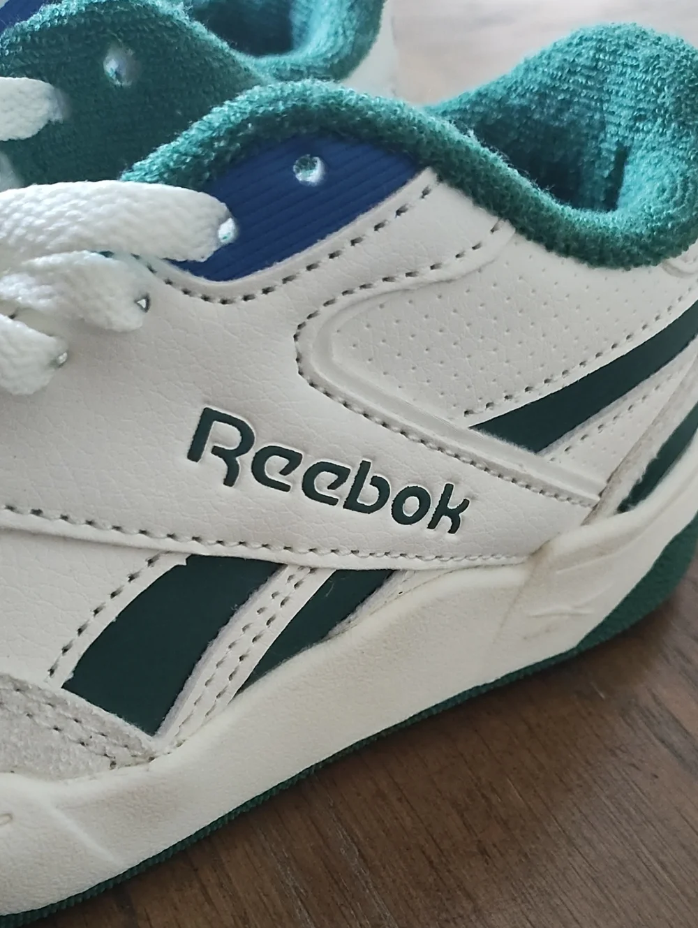 Reebok Kids White & Green Casual Sneakers